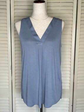 entro Sleeveless V-Neck Tunic Tank in Dusty Blue